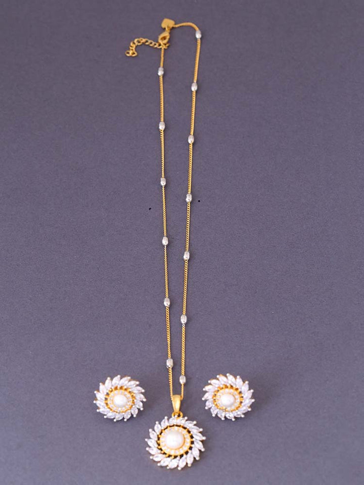 Golden Levi Pendant Set