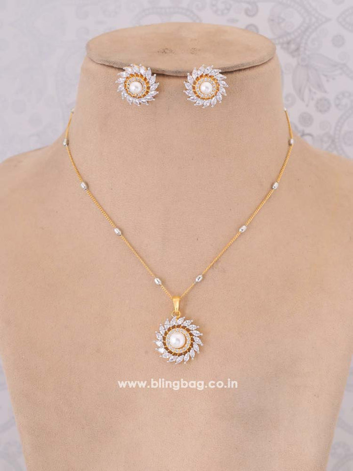 Golden Levi Pendant Set