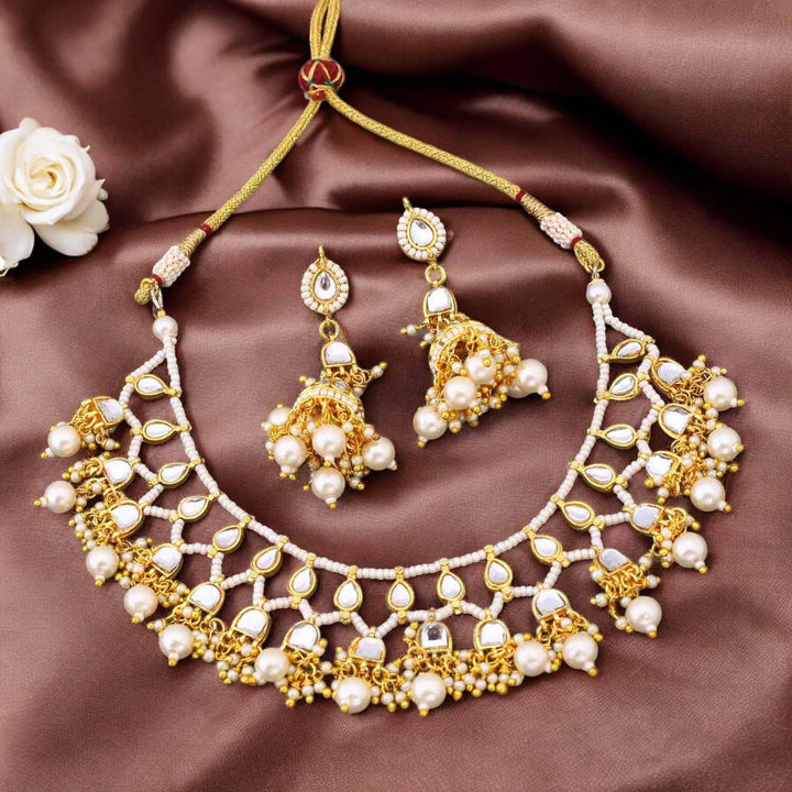Golden Liora Kundan Jewellery Set