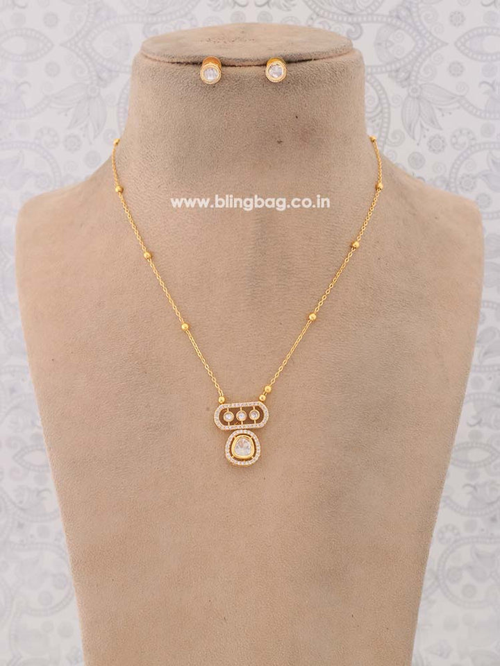 Golden Lois Pendant Set