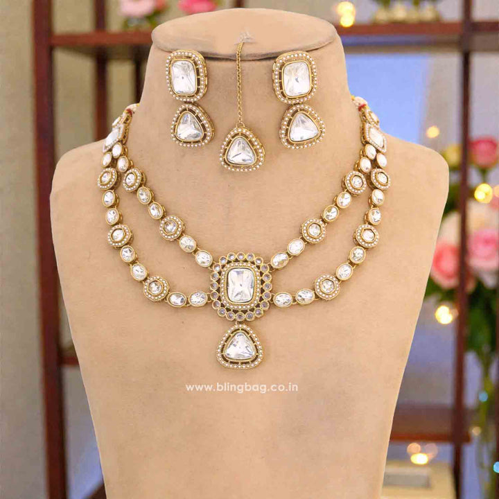Golden Manvya Kundan Jewellery Set