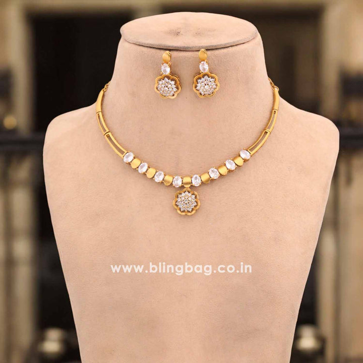 Golden Mehree Hasli Victorian Jewellery Set - New Arrival