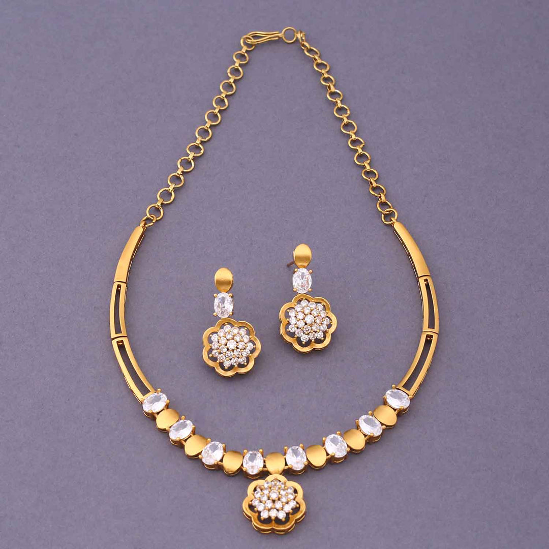 Golden Mehree Hasli Victorian Jewellery Set - New Arrival