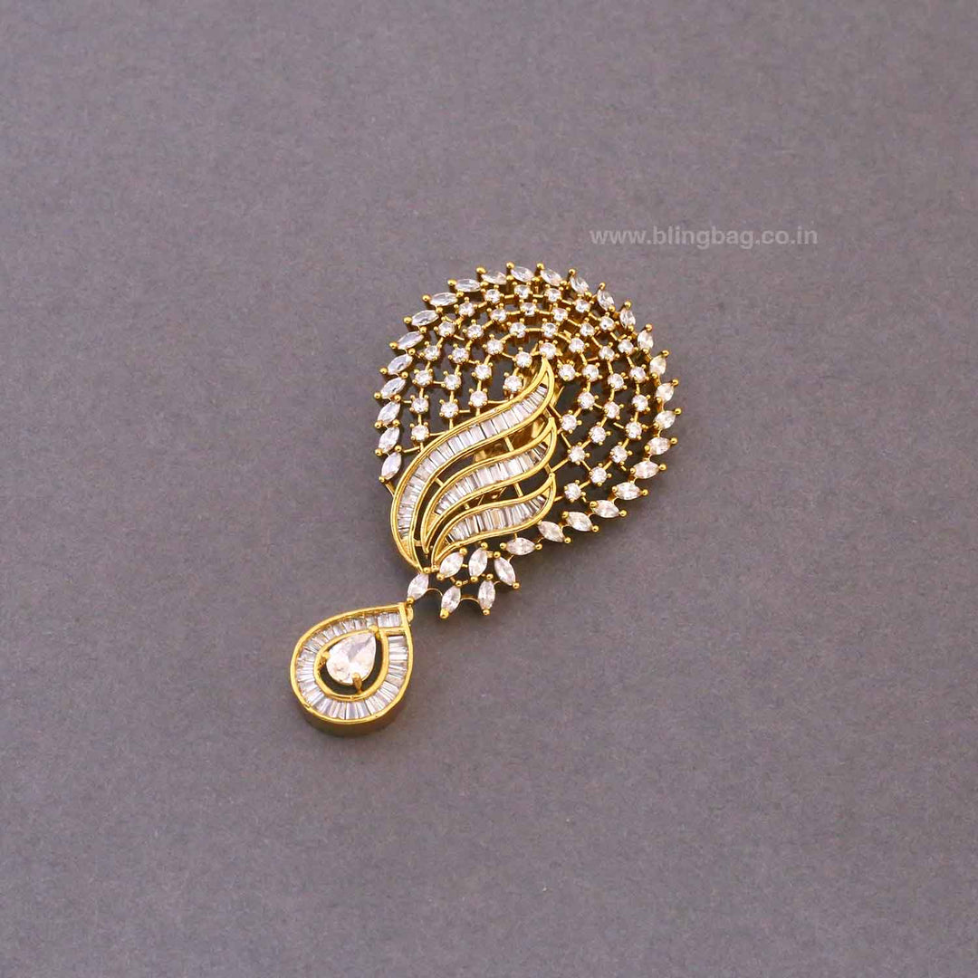 Golden Meia Brooch
