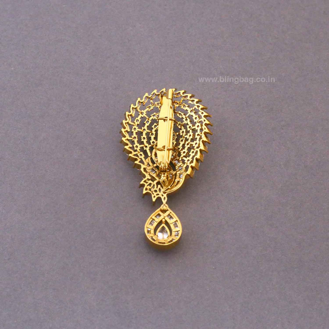 Golden Meia Brooch
