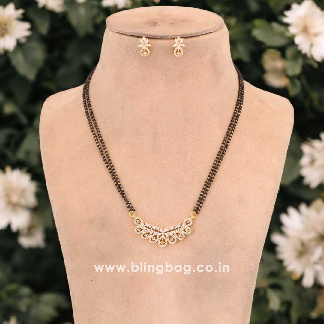 Golden Naumi Mangalsutra Set