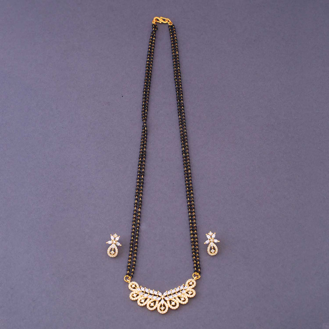 Golden Naumi Mangalsutra Set