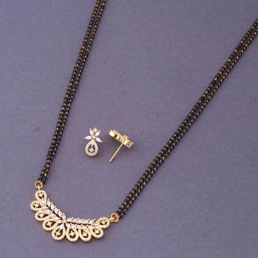 Golden Naumi Mangalsutra Set