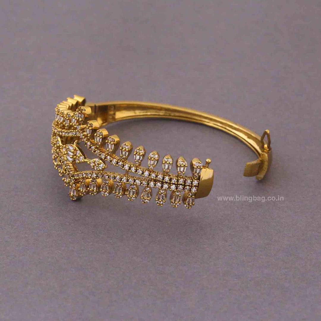 Golden Oliviaa Victorian Bracelet