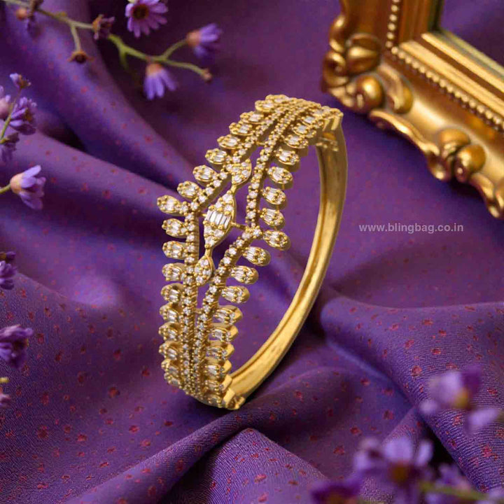 Golden Oliviaa Victorian Bracelet