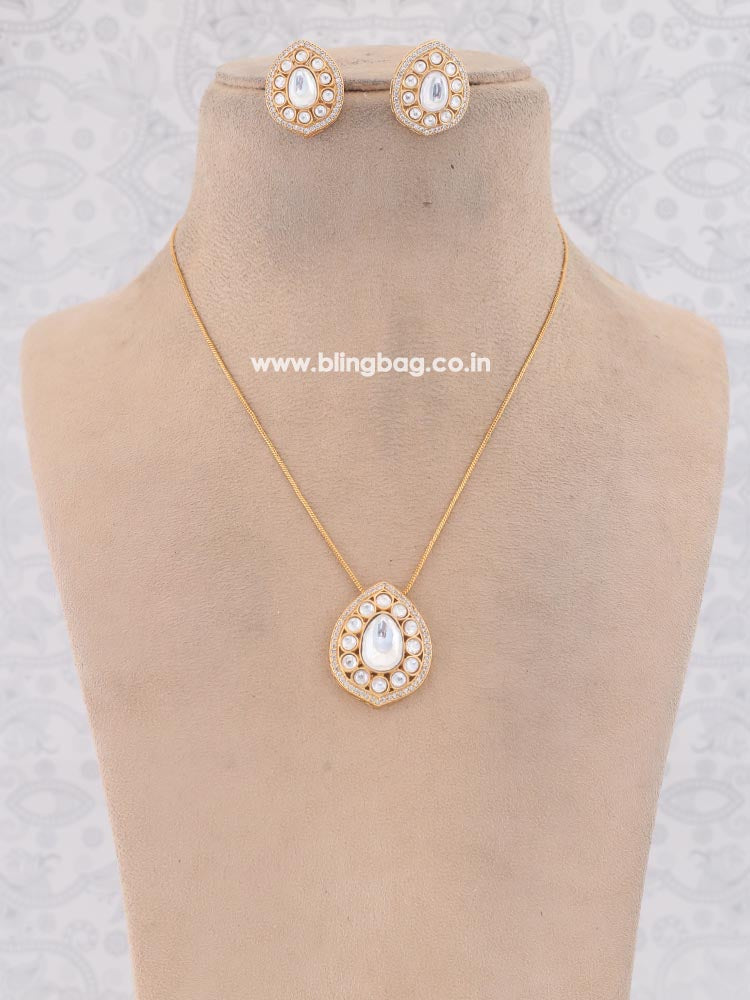 Golden Prashansa Zirconia Jewellery Set