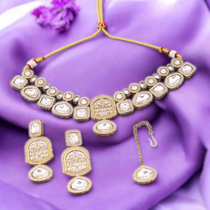 Golden Pritrushi Kundan Jewellery Set