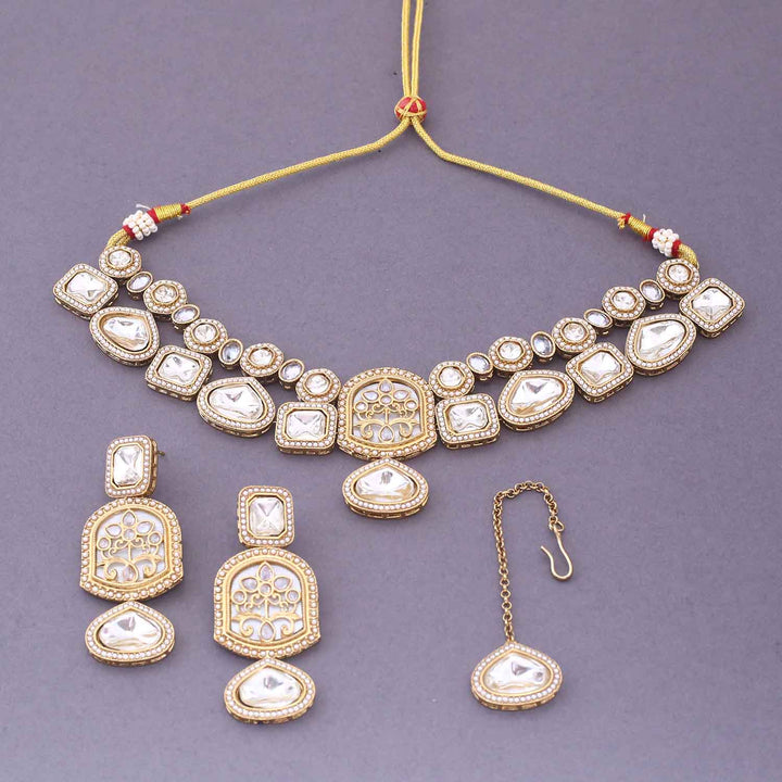 Golden Pritrushi Kundan Jewellery Set