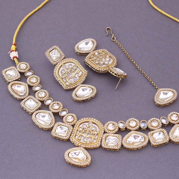 Golden Pritrushi Kundan Jewellery Set