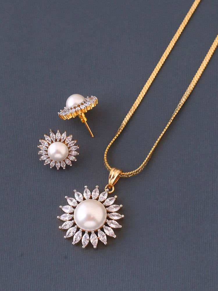 Golden Reese Pendant Set