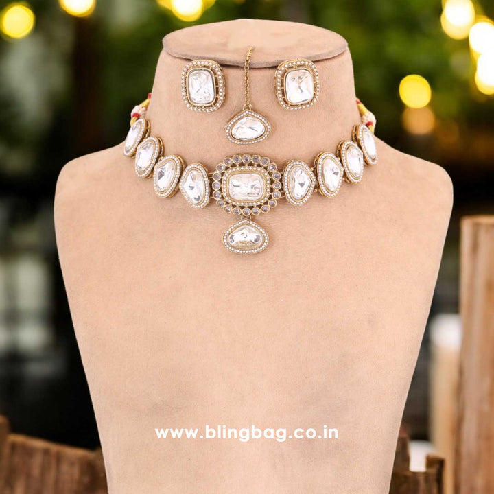 Golden Reeza Kundan Jewellery Set