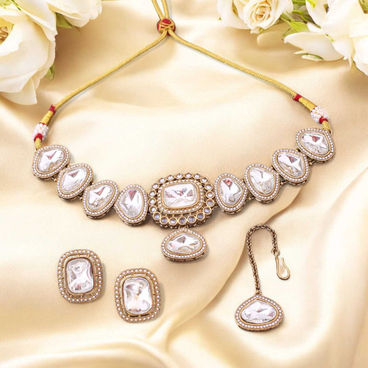 Golden Reeza Kundan Jewellery Set