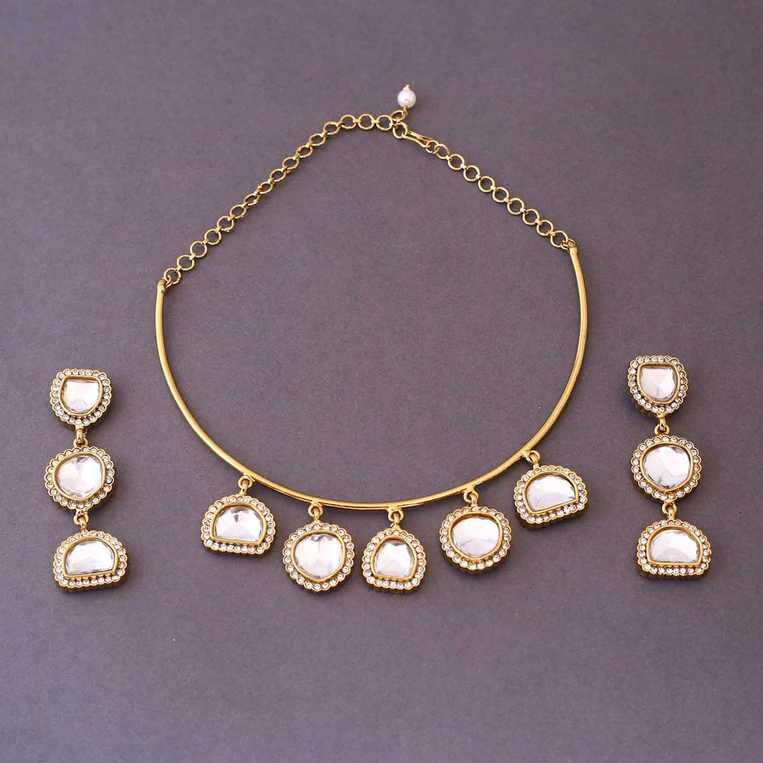 Golden Rua Hasli Kundan Jewellery Set