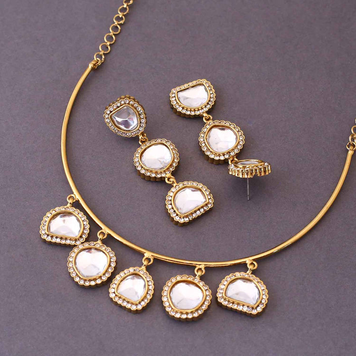 Golden Rua Hasli Kundan Jewellery Set