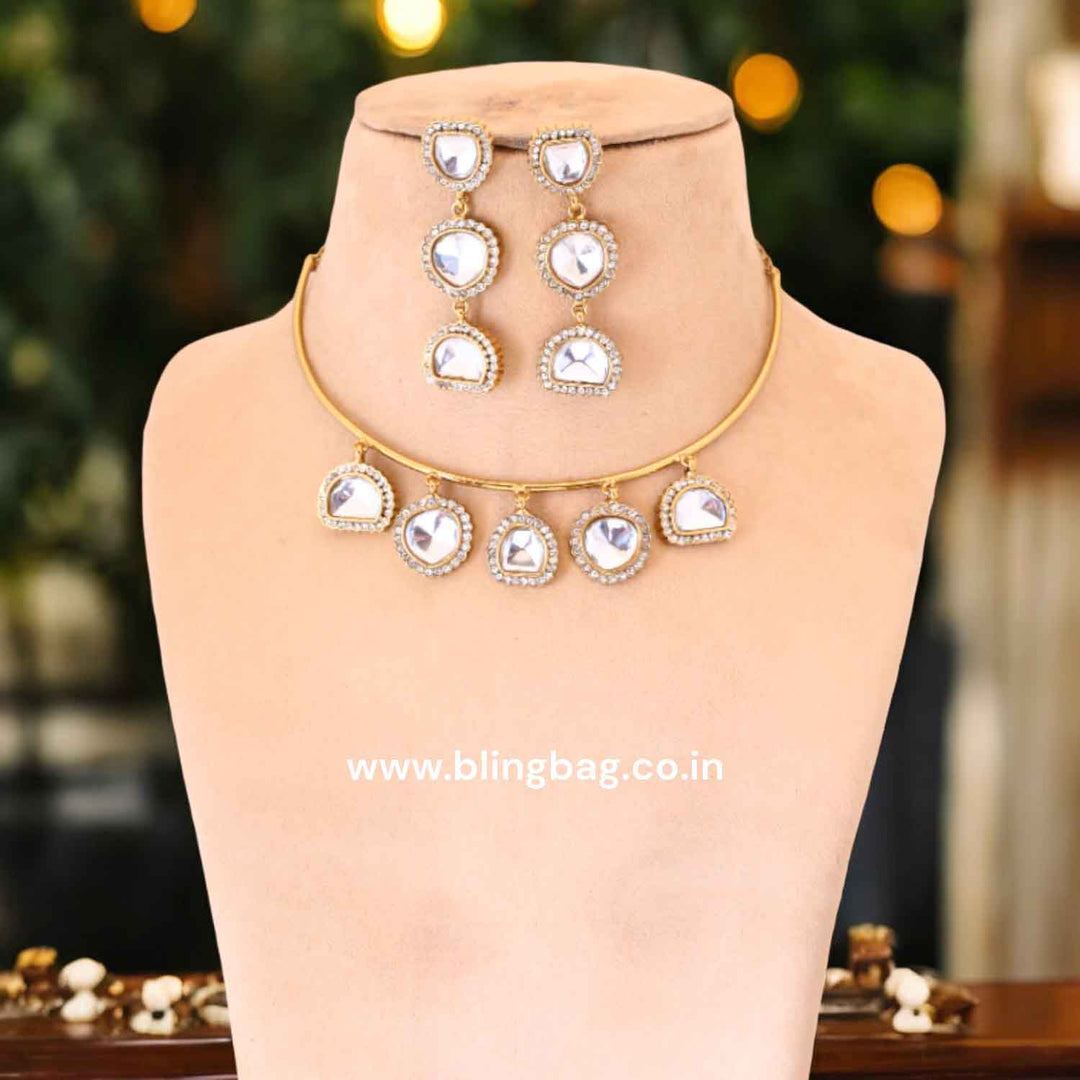 Golden Rua Hasli Kundan Jewellery Set