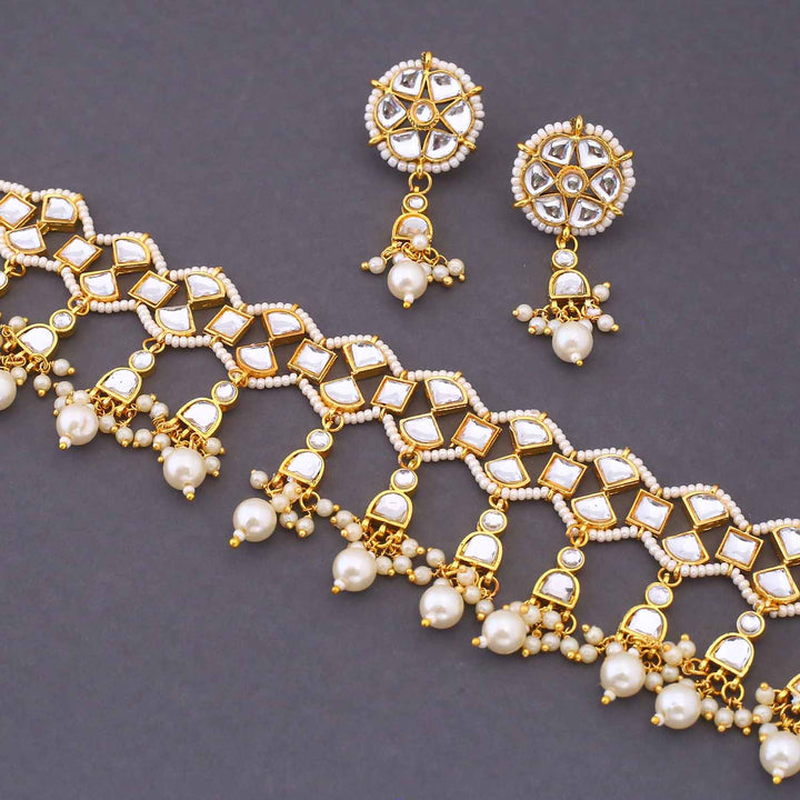 Golden Samaira Kundan Jewellery Set