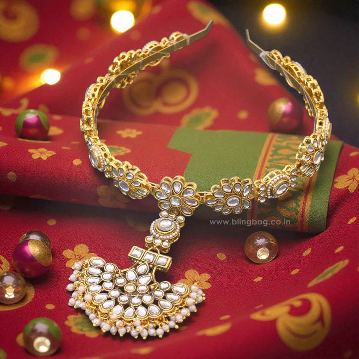 Golden Samhita Hairband With Tikka