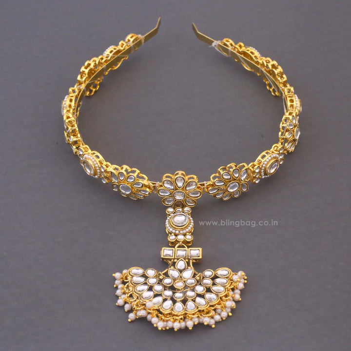 Golden Samhita Hairband With Tikka