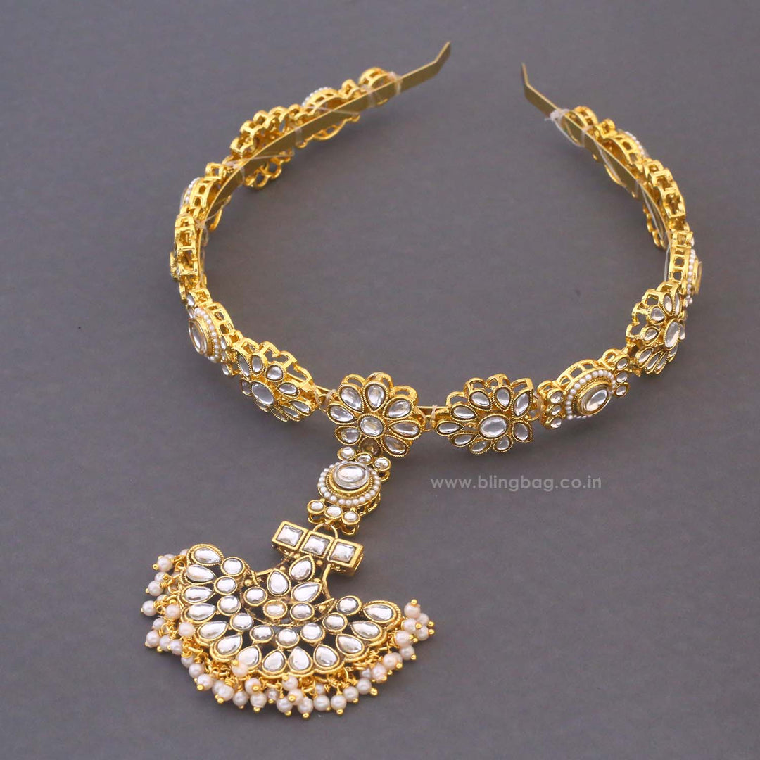 Golden Samhita Hairband With Tikka