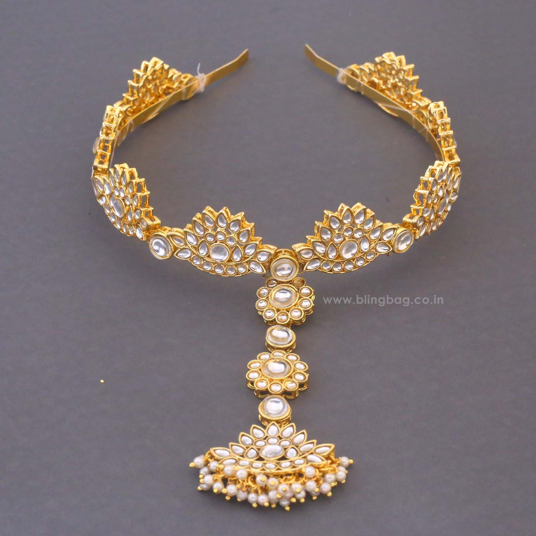 Golden Shubhra Hairband With Tikka