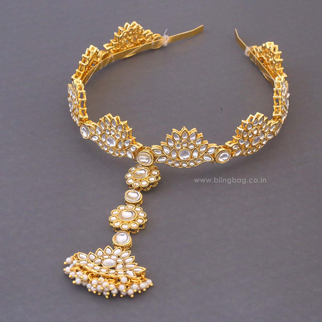 Golden Shubhra Hairband With Tikka