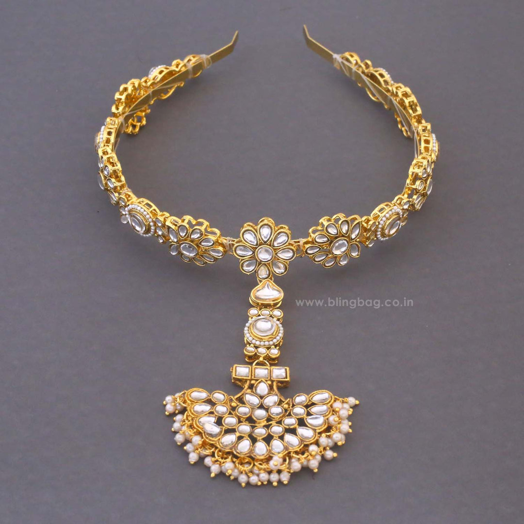 Golden Shyama Hairband With Tikka