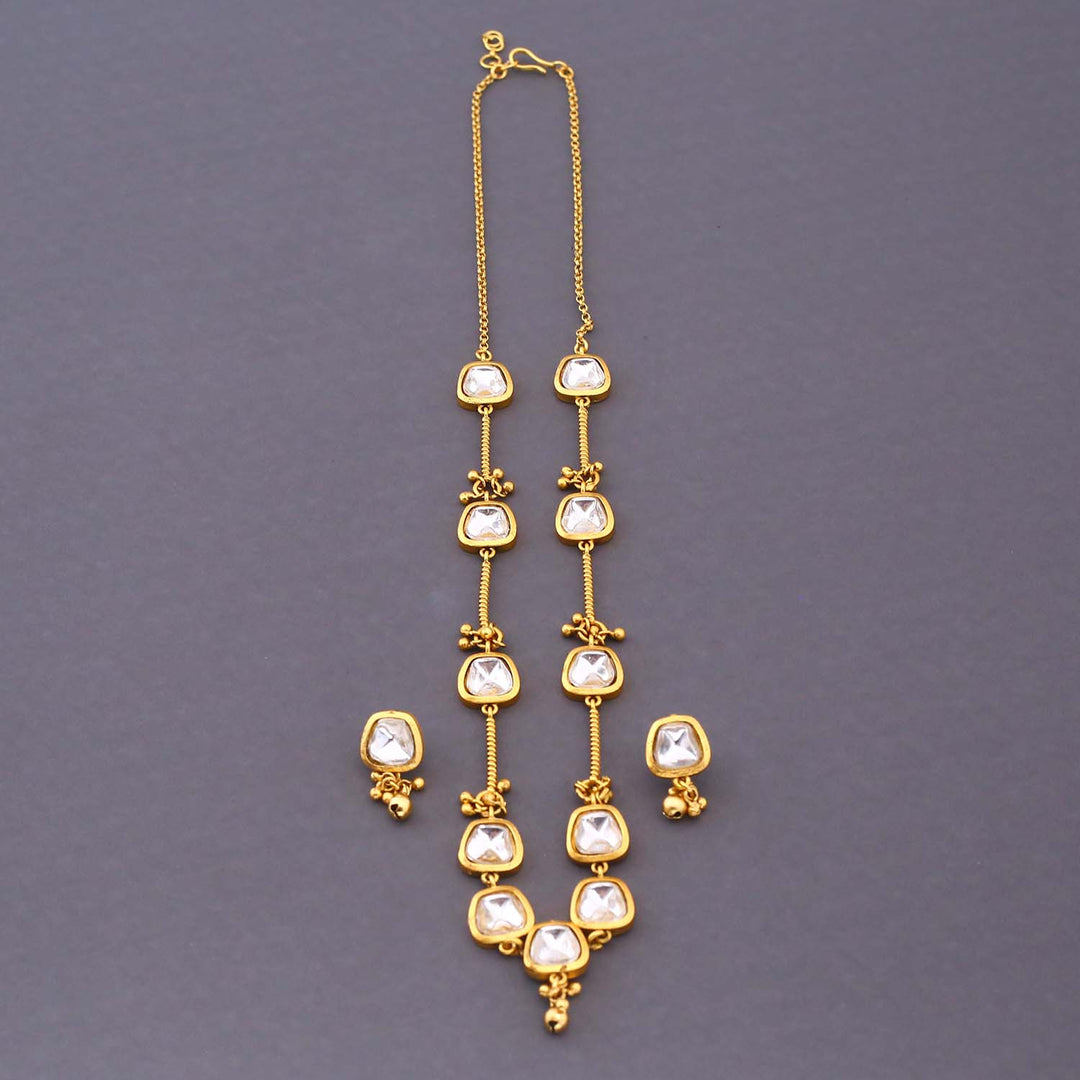 Golden Surika Kundan Jewellery Set