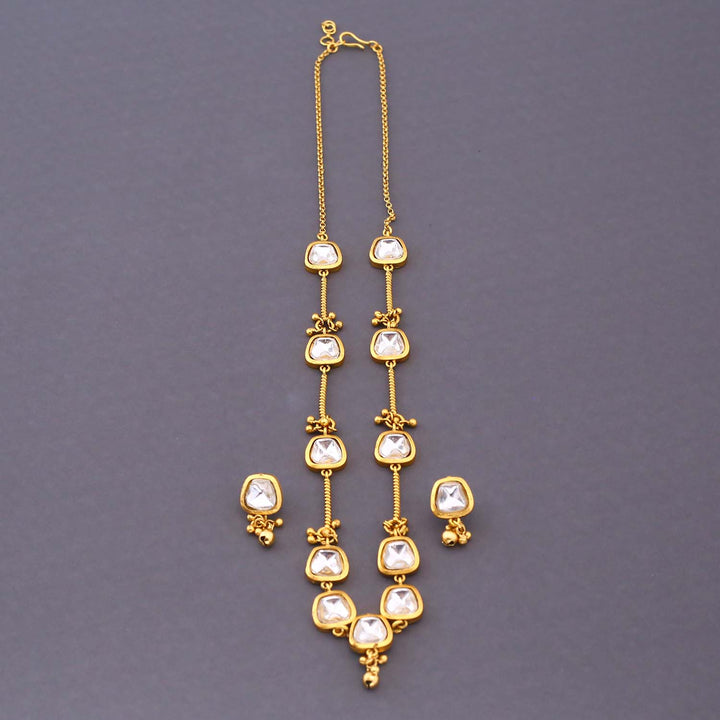 Golden Surika Kundan Jewellery Set