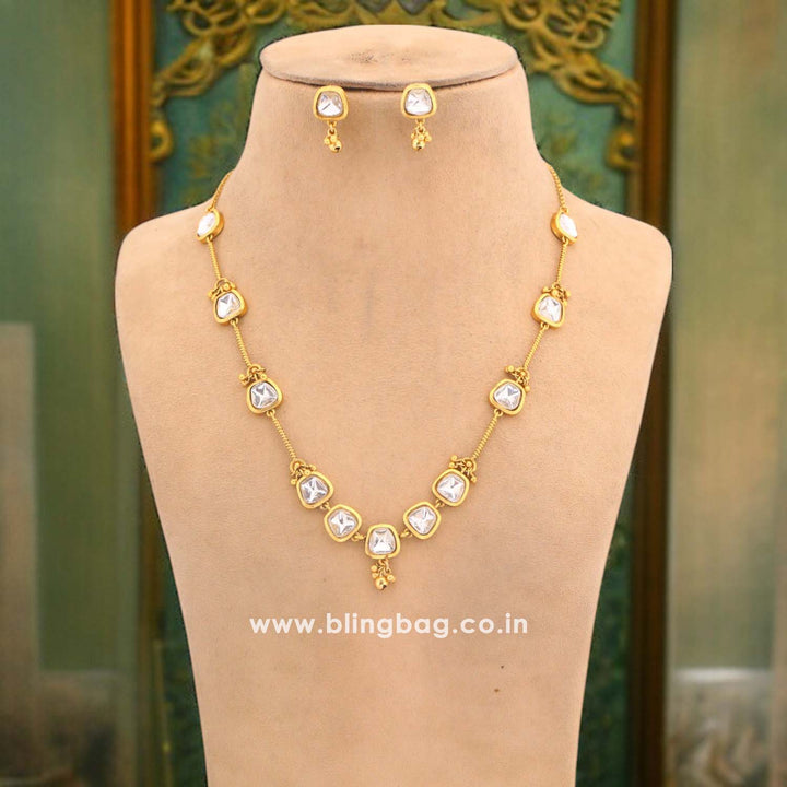 Golden Surika Kundan Jewellery Set