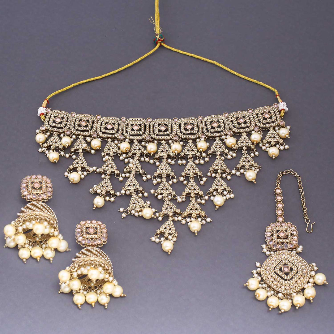 Golden Tanira Kundan Jewellery Set