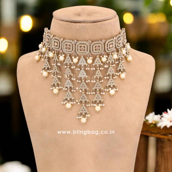 Golden Tanira Kundan Jewellery Set