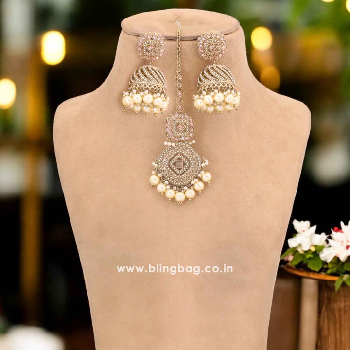 Golden Tanira Kundan Jewellery Set