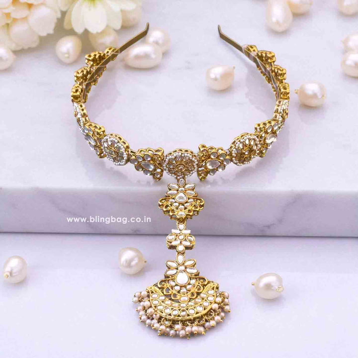 Golden Tashvi Hairband With Tikka