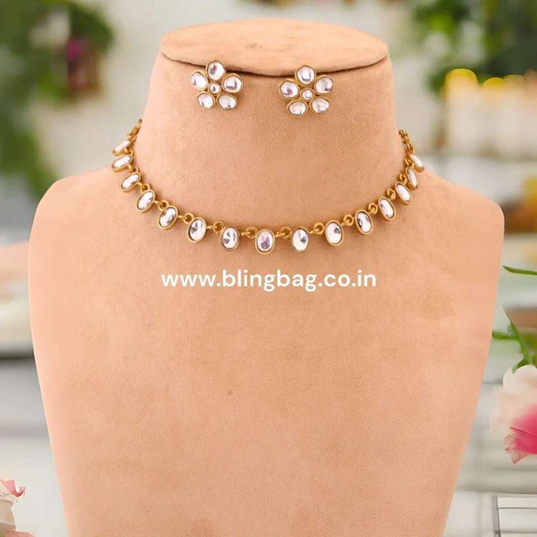 Golden Tulsikaa Kundan Jewellery Set