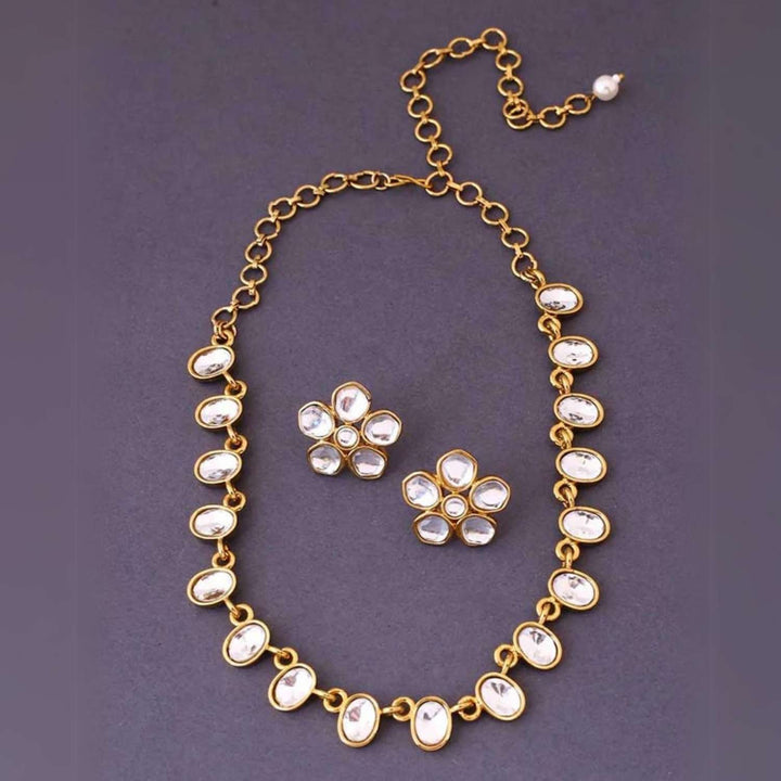 Golden Tulsikaa Kundan Jewellery Set