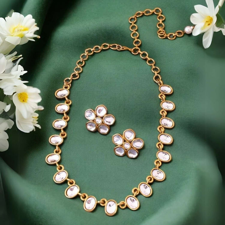 Golden Tulsikaa Kundan Jewellery Set