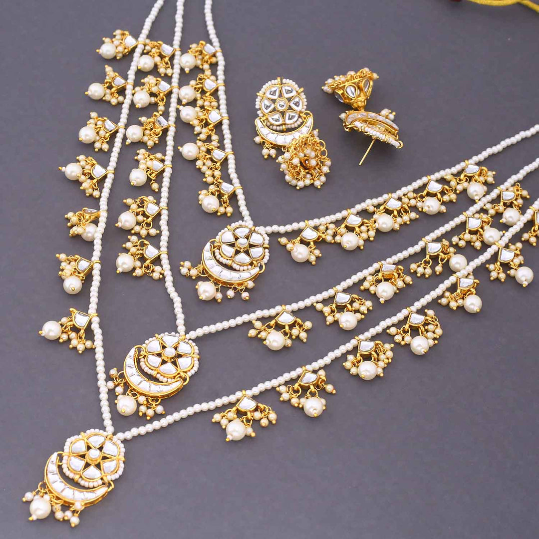 Golden Vedika Kundan Jewellery Set