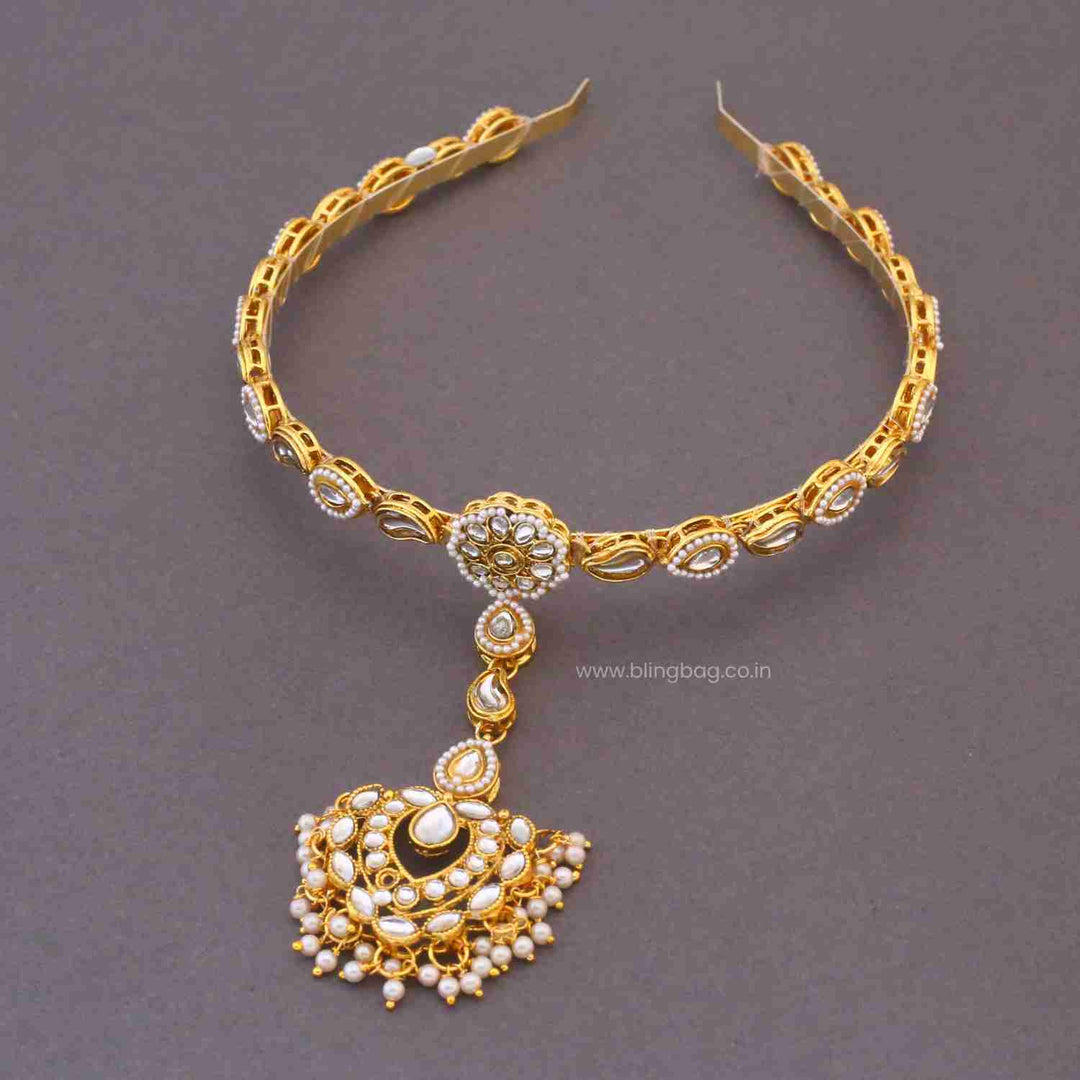 Golden Vidyai Hairband With Tikka