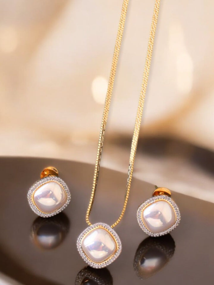 Golden Vivent Pendant Set