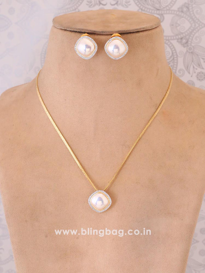Golden Vivent Pendant Set