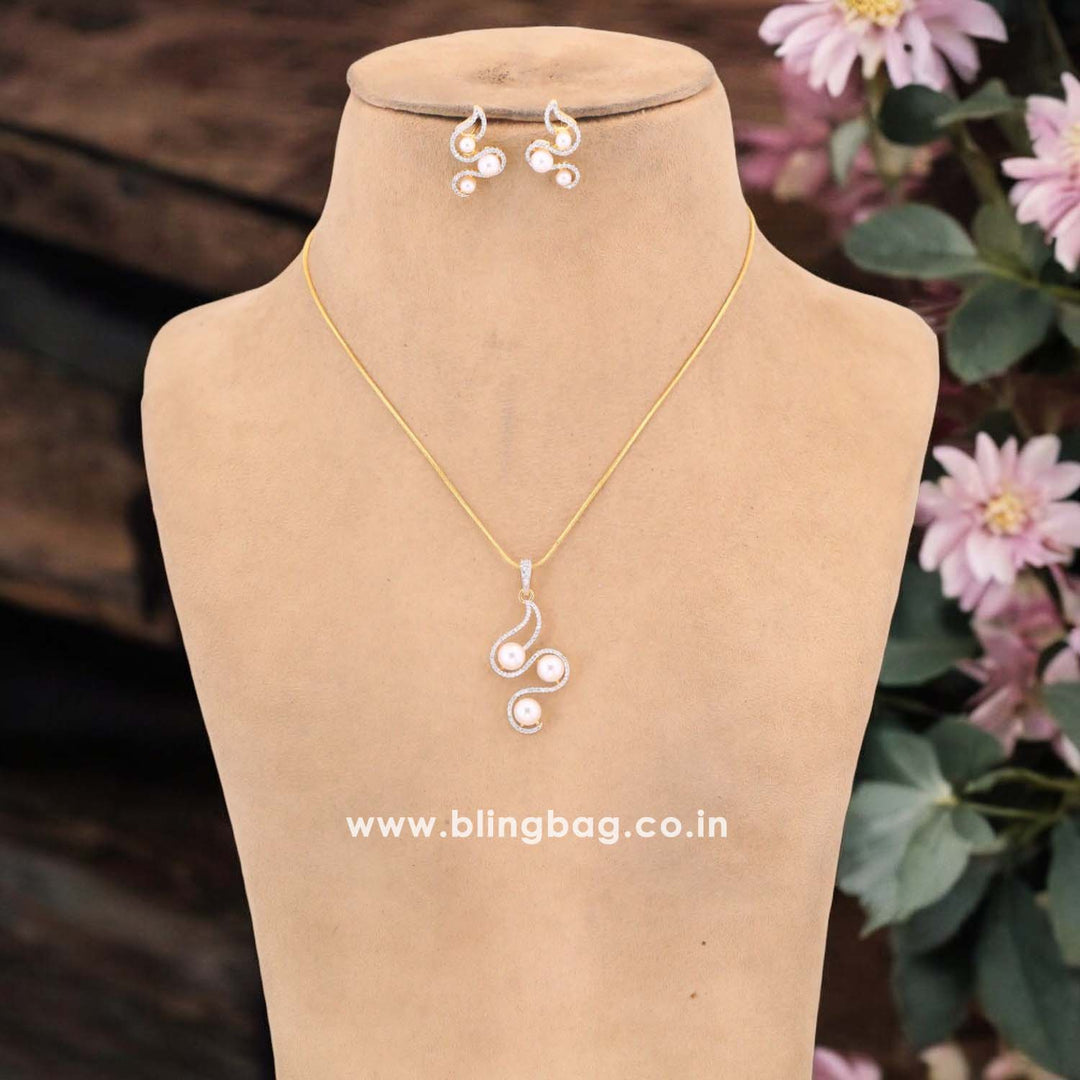 Golden Wynter Zirconia Pendant Set