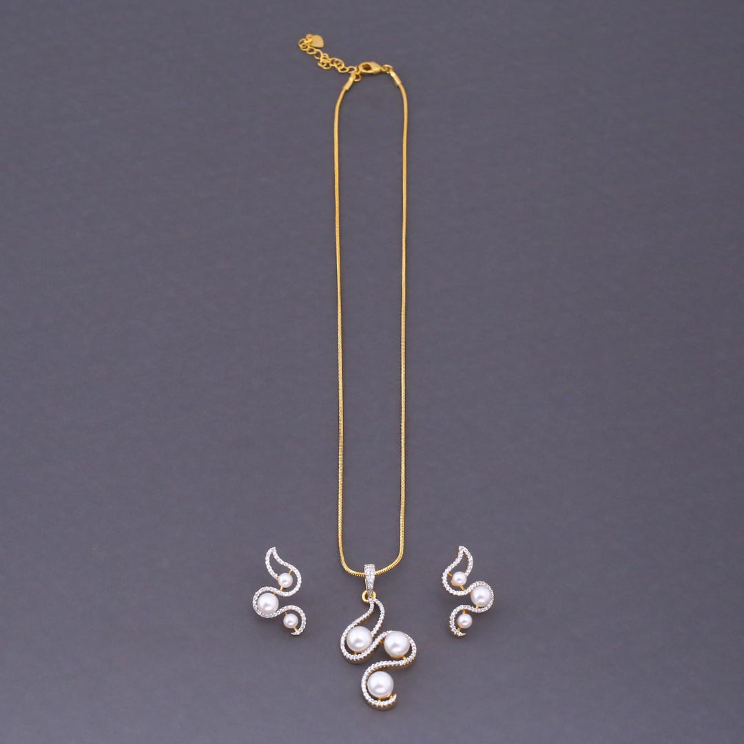 Golden Wynter Zirconia Pendant Set