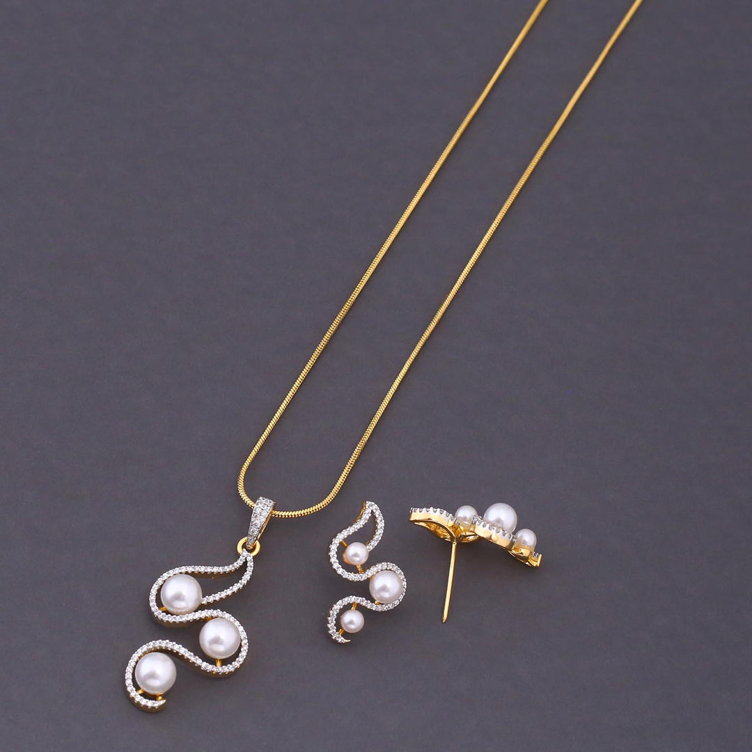 Golden Wynter Zirconia Pendant Set