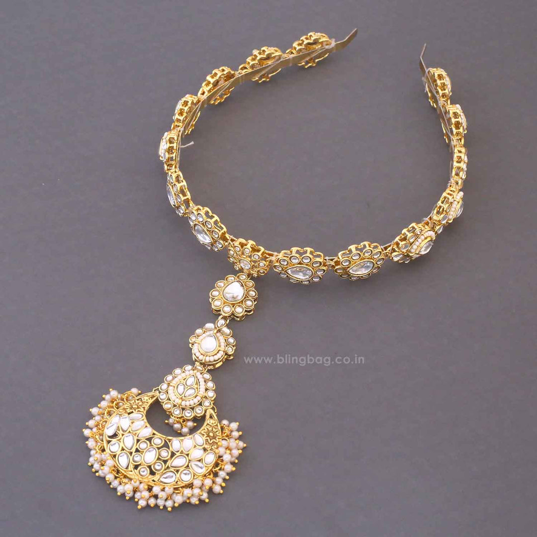 Golden Yojana Hairband With Tikka