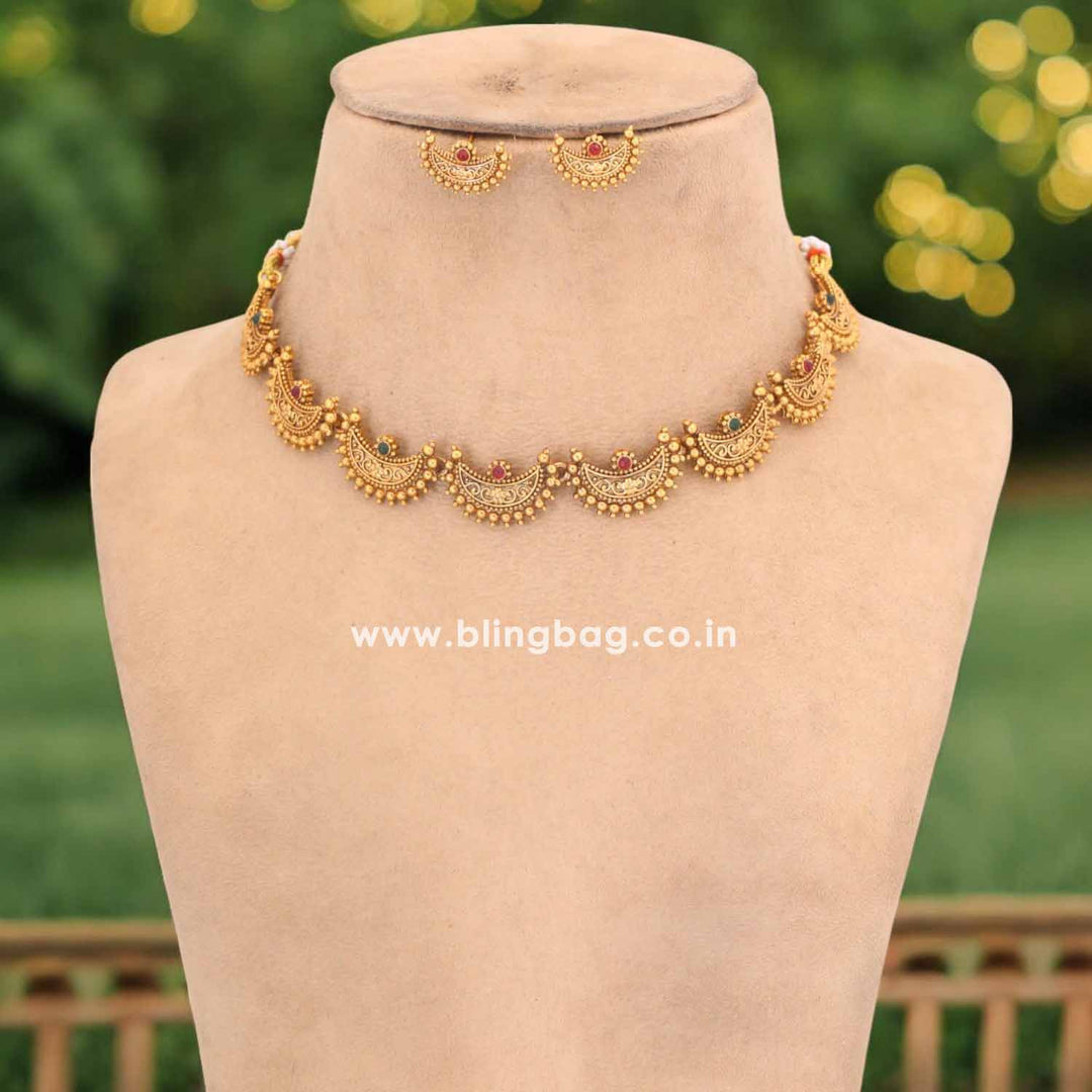 Golden Zarnish Antique Jewellery Set - New Arrival